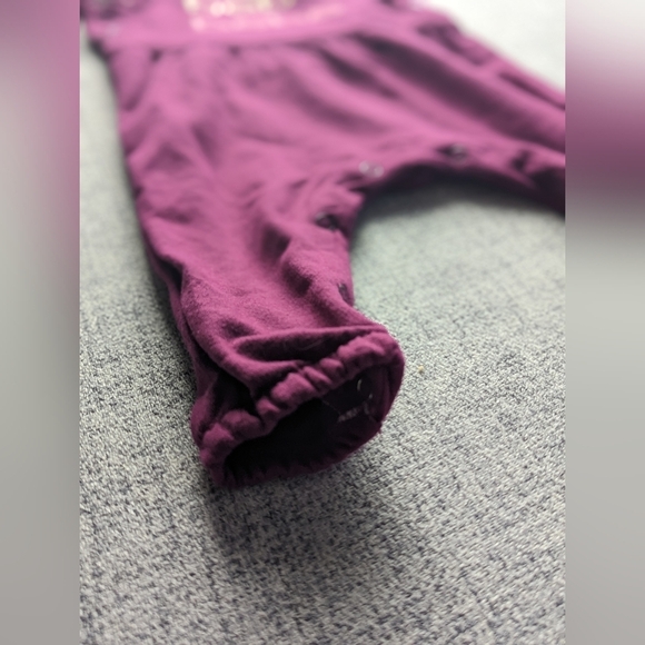 Adorable BEBE 3 piece little girls set Overalls + Top + Headband - Picture 9 of 10